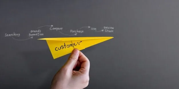 customer-journey-experience-concept-hand-raise-up-paper-plane-against-wall_34048-533_114124b46c.jpg