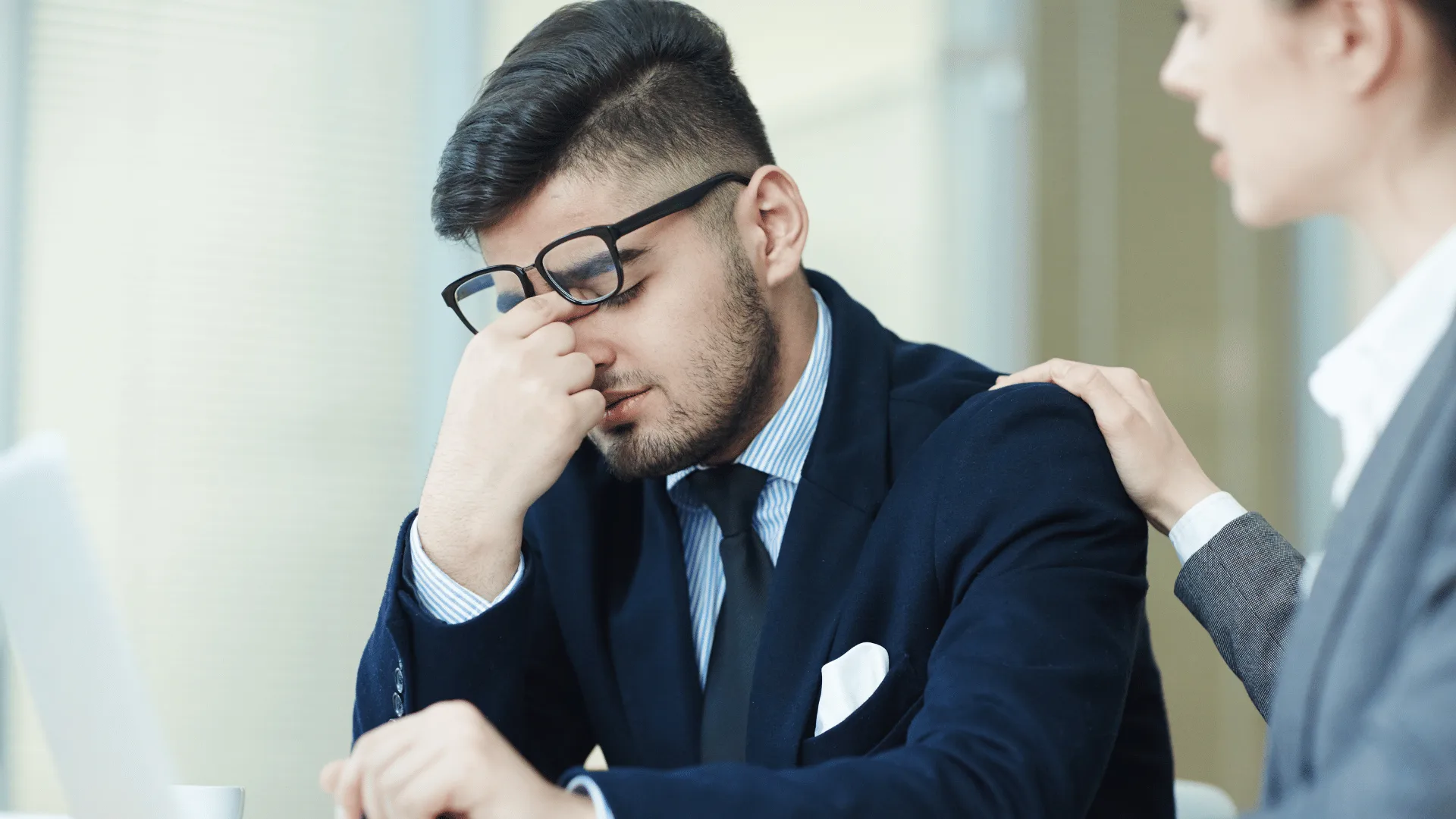 How To Effectively Deal With Difficult Clients [8 Tips + Examples]  